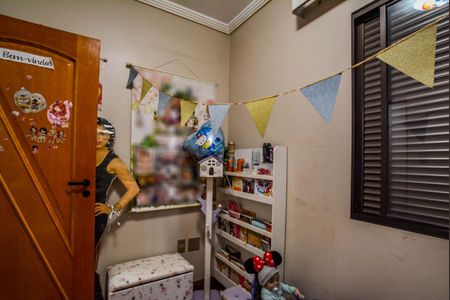 Casa à venda com 242m², 4 quartos e 2 vagas Casa à venda com 242m², 4 quartos e 2 vagasQuarto 1