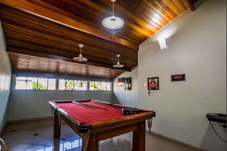 Casa à venda com 242m², 4 quartos e 2 vagas Casa à venda com 242m², 4 quartos e 2 vagasÁrea comum