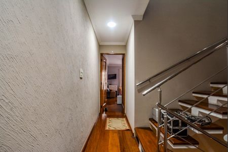 Casa à venda com 242m², 4 quartos e 2 vagas Casa à venda com 242m², 4 quartos e 2 vagasCorredor