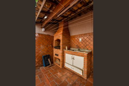 Casa à venda com 242m², 4 quartos e 2 vagas Casa à venda com 242m², 4 quartos e 2 vagasQuintal