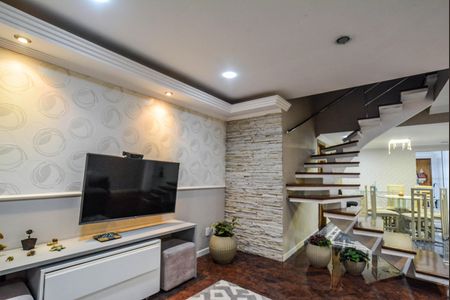 Casa à venda com 242m², 4 quartos e 2 vagas Casa à venda com 242m², 4 quartos e 2 vagasSala