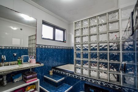 Casa à venda com 242m², 4 quartos e 2 vagas Casa à venda com 242m², 4 quartos e 2 vagasBanheiro da Suíte 3