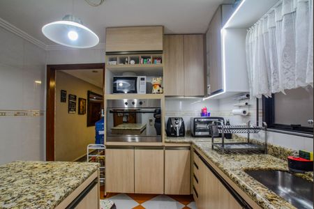Casa à venda com 242m², 4 quartos e 2 vagas Casa à venda com 242m², 4 quartos e 2 vagasCozinha