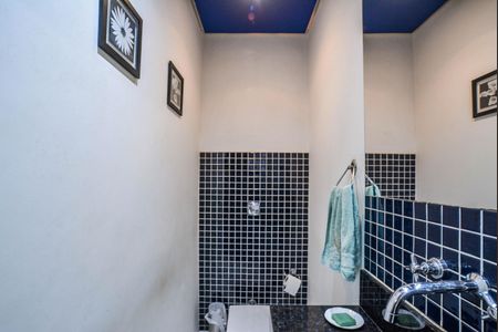 Casa à venda com 242m², 4 quartos e 2 vagas Casa à venda com 242m², 4 quartos e 2 vagasLavabo da Sala