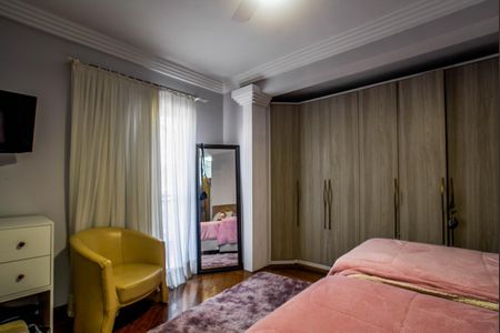 Casa à venda com 242m², 4 quartos e 2 vagas Casa à venda com 242m², 4 quartos e 2 vagasSuíte 3