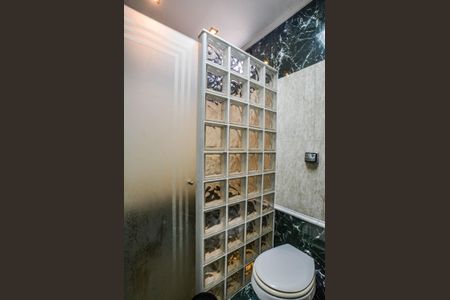 Casa à venda com 242m², 4 quartos e 2 vagas Casa à venda com 242m², 4 quartos e 2 vagasBanheiro da Suíte 4