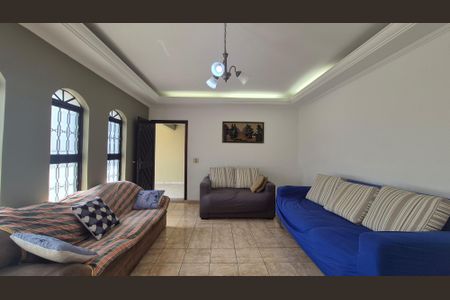 Sala de casa para alugar com 3 quartos, 556m² em Santa Maria, Santo André