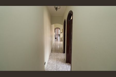 Casa à venda com 306m², 4 quartos e 7 vagas Casa à venda com 306m², 4 quartos e 7 vagasCorredor