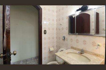 Casa à venda com 306m², 4 quartos e 7 vagas Casa à venda com 306m², 4 quartos e 7 vagasBanheiro Social