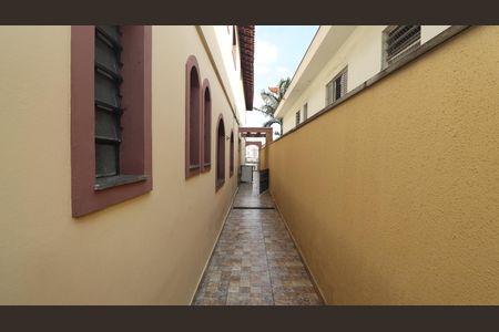 Casa à venda com 306m², 4 quartos e 7 vagas Casa à venda com 306m², 4 quartos e 7 vagasCorredor