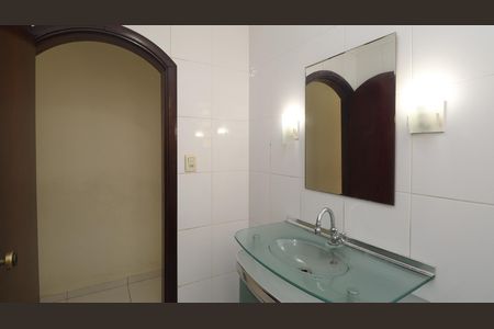 Casa à venda com 306m², 4 quartos e 7 vagas Casa à venda com 306m², 4 quartos e 7 vagasBanheiro Social 2