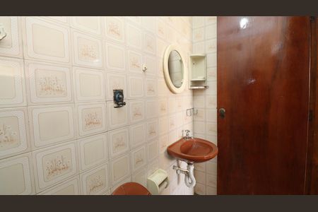 Casa à venda com 306m², 4 quartos e 7 vagas Casa à venda com 306m², 4 quartos e 7 vagasBanheiro de Serviço