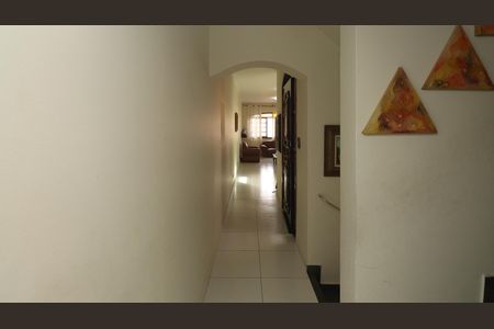 Casa à venda com 306m², 4 quartos e 7 vagas Casa à venda com 306m², 4 quartos e 7 vagasCorredor