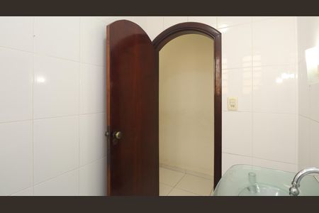 Casa à venda com 306m², 4 quartos e 7 vagas Casa à venda com 306m², 4 quartos e 7 vagasBanheiro Social 2