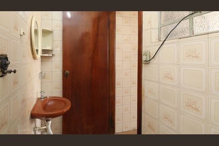 Casa à venda com 306m², 4 quartos e 7 vagas Casa à venda com 306m², 4 quartos e 7 vagasBanheiro de Serviço