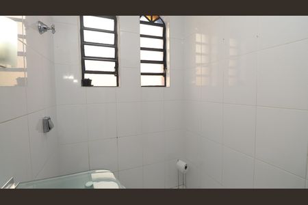 Casa à venda com 306m², 4 quartos e 7 vagas Casa à venda com 306m², 4 quartos e 7 vagasBanheiro Social 2