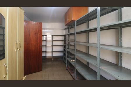 Casa à venda com 306m², 4 quartos e 7 vagas Casa à venda com 306m², 4 quartos e 7 vagasQuarto de Serviço