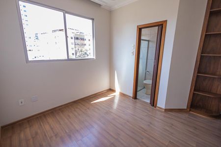 Apartamento à venda com 67m², 2 quartos e 2 vagasSuíte
