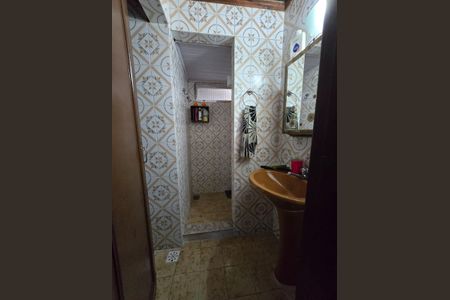 Banheiro de casa de condomínio para alugar com 2 quartos, 80m² em Bonsucesso, Rio de Janeiro