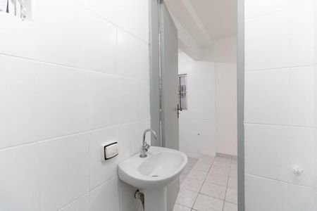 Casa para alugar com 26m², 1 quarto e sem vaga Casa para alugar com 26m², 1 quarto e sem vagaBanheiro