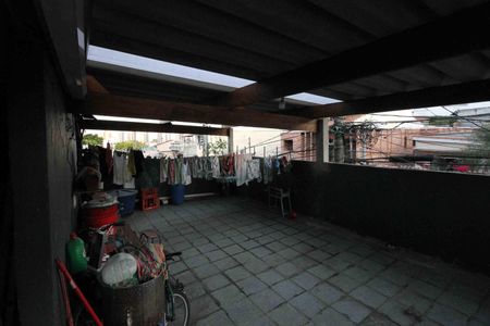 Casa à venda com 321m², 5 quartos e 3 vagasTerraço e Área de Serviço casa 02