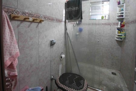 Casa à venda com 321m², 5 quartos e 3 vagasBanheiro Casa 02