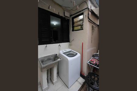 Casa à venda com 321m², 5 quartos e 3 vagasÁrea de Serviço casa 01