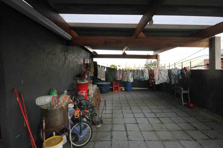 Casa à venda com 321m², 5 quartos e 3 vagasTerraço e Área de Serviço casa 02