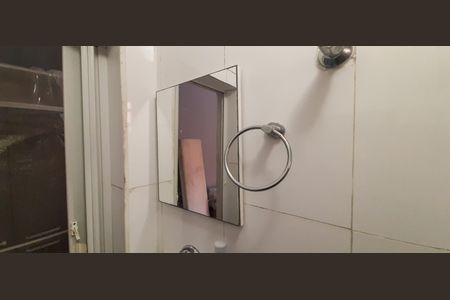 Casa à venda com 300m², 5 quartos e 4 vagas Casa à venda com 300m², 5 quartos e 4 vagasEdícula - Banheiro