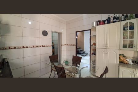 Casa à venda com 300m², 5 quartos e 4 vagas Casa à venda com 300m², 5 quartos e 4 vagasCozinha