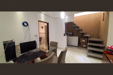 Casa à venda com 300m², 5 quartos e 4 vagas Casa à venda com 300m², 5 quartos e 4 vagasSala de Jantar