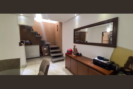 Casa à venda com 300m², 5 quartos e 4 vagas Casa à venda com 300m², 5 quartos e 4 vagasSala de Jantar