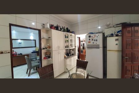 Casa à venda com 300m², 5 quartos e 4 vagas Casa à venda com 300m², 5 quartos e 4 vagasCozinha