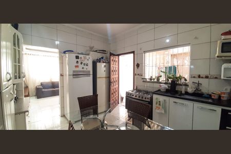 Casa à venda com 300m², 5 quartos e 4 vagas Casa à venda com 300m², 5 quartos e 4 vagasCozinha