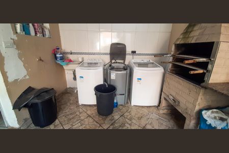 Casa à venda com 300m², 5 quartos e 4 vagas Casa à venda com 300m², 5 quartos e 4 vagasÁrea de Serviço