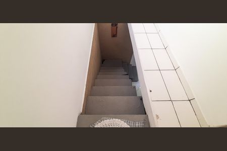 Casa à venda com 300m², 5 quartos e 4 vagas Casa à venda com 300m², 5 quartos e 4 vagasEscada