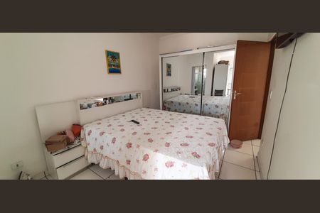 Casa à venda com 300m², 5 quartos e 4 vagas Casa à venda com 300m², 5 quartos e 4 vagasSuíte 1