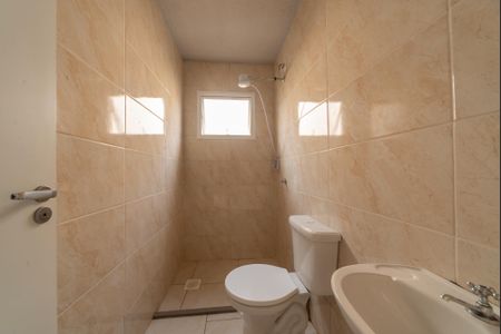 Banheiro de casa de condomínio para alugar com 2 quartos, 49m² em Centro, Viamão