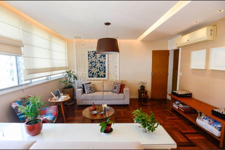 Apartamento à venda com 130m², 3 quartos e 2 vagas Apartamento à venda com 130m², 3 quartos e 2 vagasSala