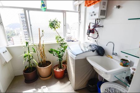 Apartamento à venda com 130m², 3 quartos e 2 vagas Apartamento à venda com 130m², 3 quartos e 2 vagasÁrea de Serviço