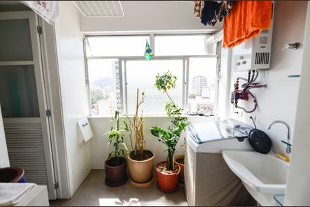 Apartamento à venda com 130m², 3 quartos e 2 vagas Apartamento à venda com 130m², 3 quartos e 2 vagasÁrea de Serviço
