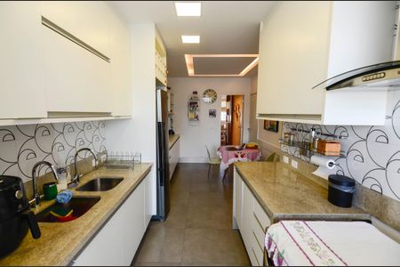 Apartamento à venda com 130m², 3 quartos e 2 vagas Apartamento à venda com 130m², 3 quartos e 2 vagasCozinha