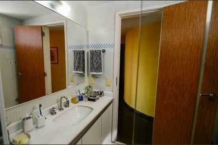 Apartamento à venda com 130m², 3 quartos e 2 vagas Apartamento à venda com 130m², 3 quartos e 2 vagasBanheiro Social