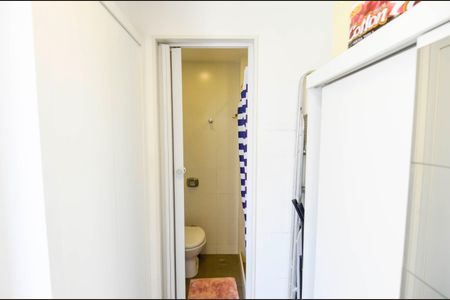 Apartamento à venda com 130m², 3 quartos e 2 vagas Apartamento à venda com 130m², 3 quartos e 2 vagasQuarto de Serviço