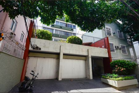 Apartamento à venda com 130m², 3 quartos e 2 vagas Apartamento à venda com 130m², 3 quartos e 2 vagasFachada