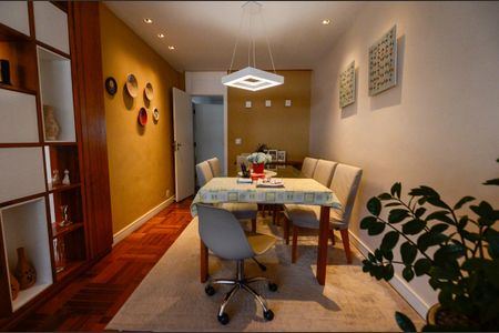 Apartamento à venda com 130m², 3 quartos e 2 vagas Apartamento à venda com 130m², 3 quartos e 2 vagasSala