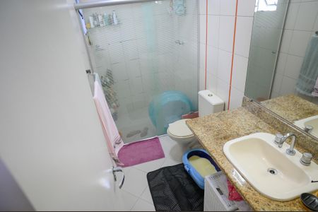 Casa à venda com 197m², 3 quartos e 4 vagas Casa à venda com 197m², 3 quartos e 4 vagasBanheiro Quarto 2 - Suite