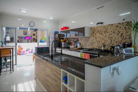 Casa à venda com 197m², 3 quartos e 4 vagas Casa à venda com 197m², 3 quartos e 4 vagasCozinha