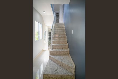 Casa à venda com 197m², 3 quartos e 4 vagas Casa à venda com 197m², 3 quartos e 4 vagasEscada