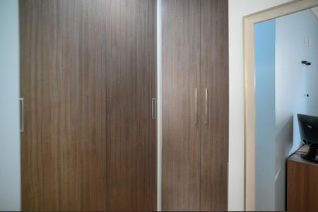 Casa à venda com 197m², 3 quartos e 4 vagas Casa à venda com 197m², 3 quartos e 4 vagasCloset